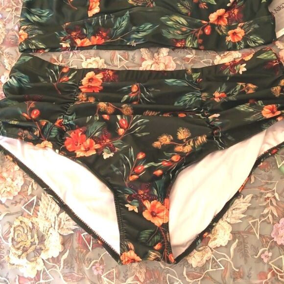 NWT Hanna Nikole Two Piece Swimsuit.  Beachy Coastal  Cruuse - Picture 5 of 12